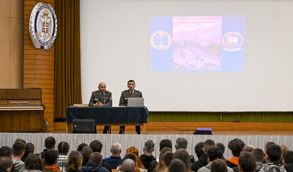 Ученици средњих школа из Аранђеловца обишли Војну академију