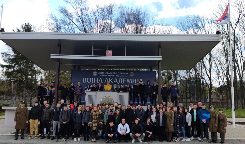 Učenici iz Rume posetili Vojnu akademiju