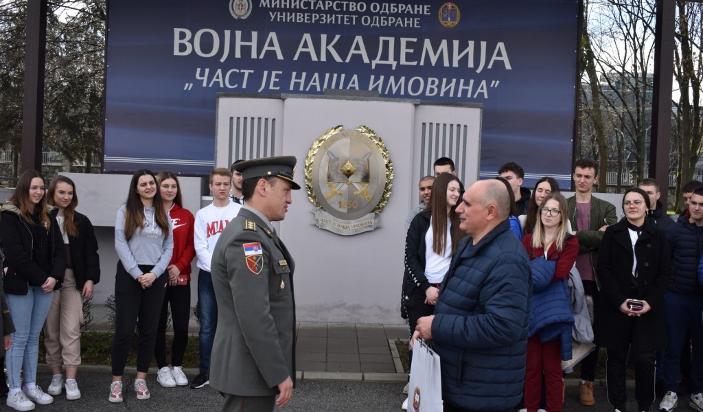 Učenici iz Vršca posetili Vojnu akademiju