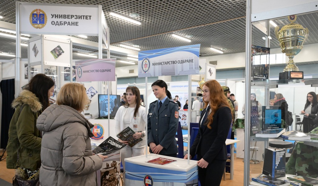 Универзитет одбране представља образовне програме војних школа на сајму „Путокази“ у Новом Саду