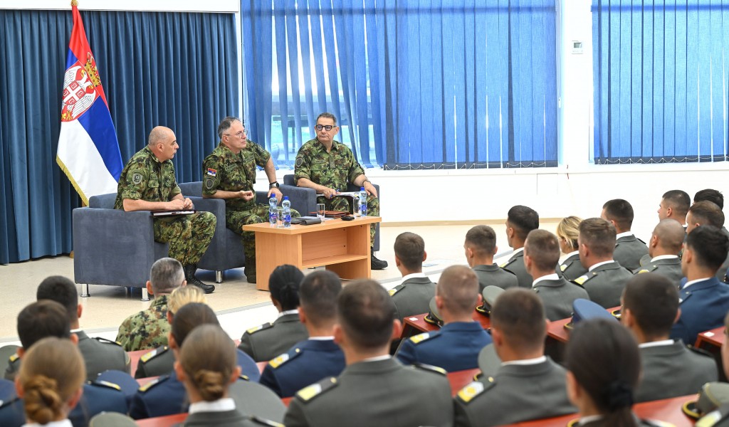 Начелник Генералштаба са будућим официрима Војске Србије