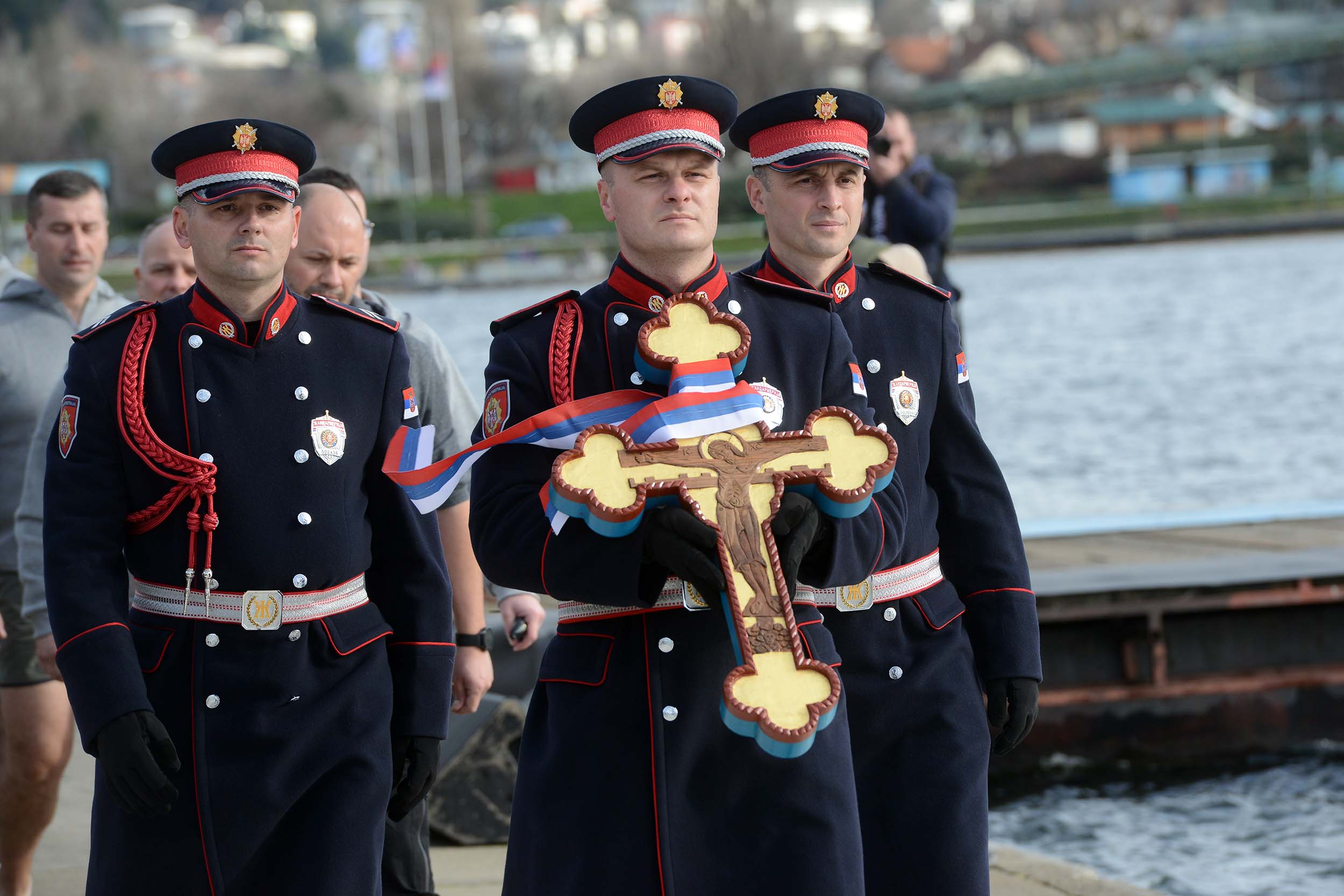 Кадет Војне академије Павле Милошевић први допливао до Часног крста